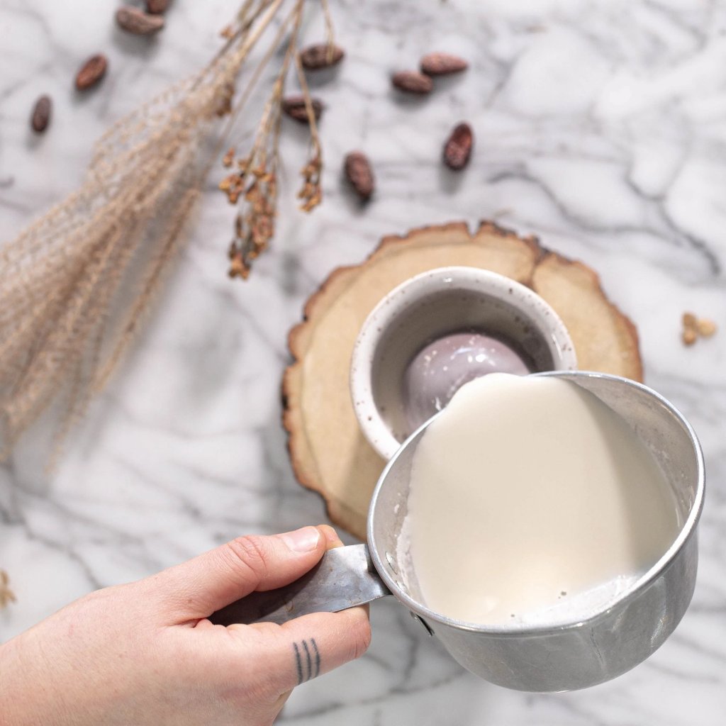 Bombe de chocolat chaud - blanc (avoine) au lait d'or