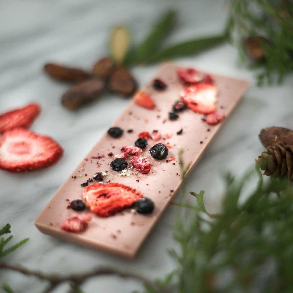 Barre de chocolat blanc au "lait" de riz, petits fruits et thé des bois - Choco de Léa