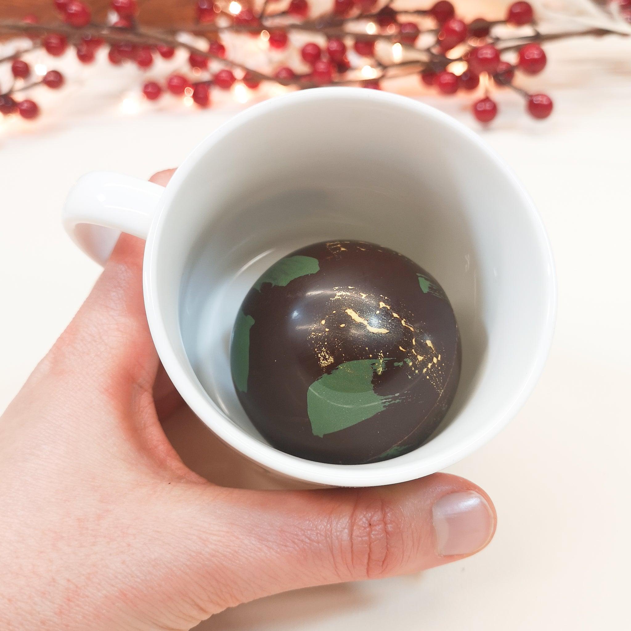 Bombe de chocolat chaud - chocolat noir et canne de Noël - Choco de Léa
