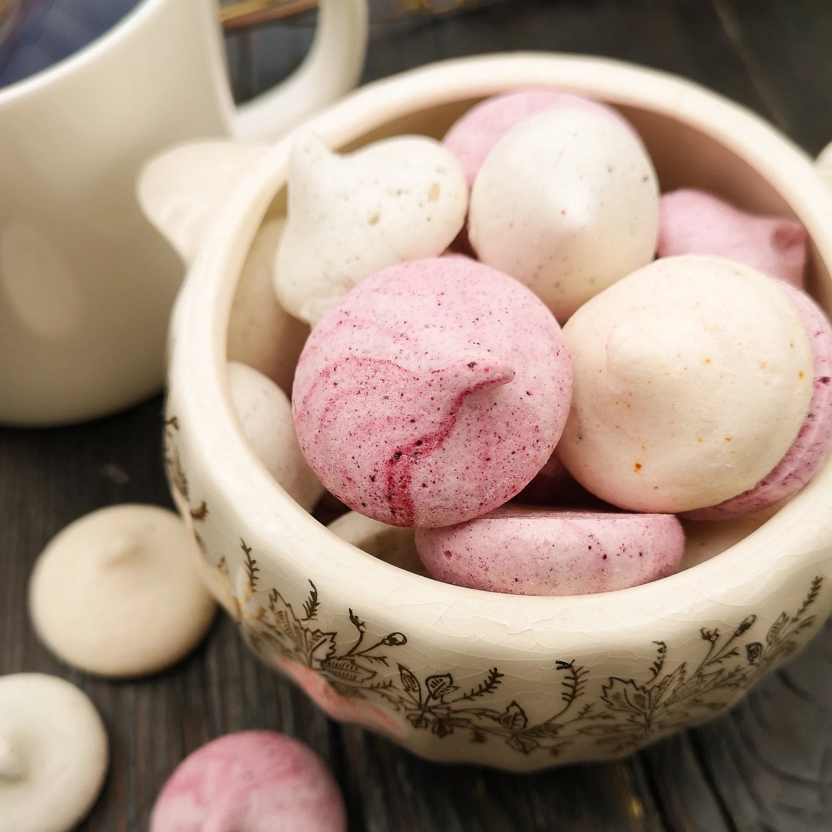 Mixed meringues - Haskap and yarrow